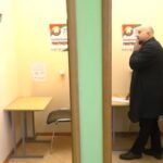 Ад крытыкі “збеглых” — да тэкстаў пра сяброўства аленя і каня. Як кар’ера гомельскага прапагандыста Галкоўскага пайшла пад адхон